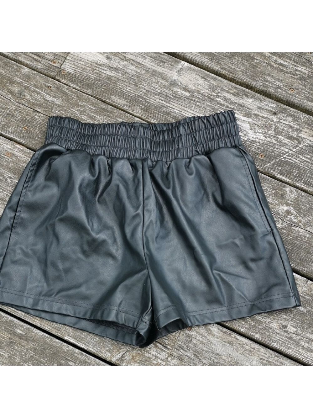 CI SONO black faux leather shorts, edgy, rocker, bikerchic, Size M.